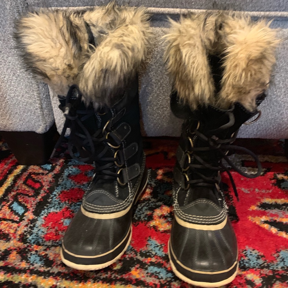 Sorel- Joan of Arctic Size 8 winter boots